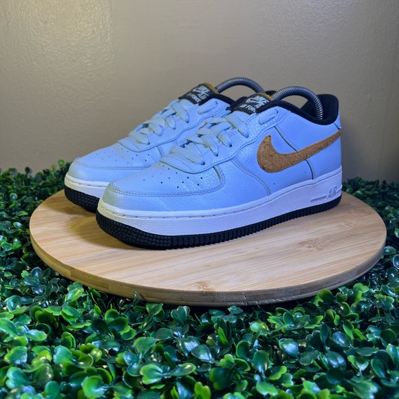 🔥 AIR FORCE 1 FELT GS CELESTINE BLUE GOLD KIDS 
SZ 6.5 WOMENS SZ 8  BV6058-400 - Picture 2 of 11